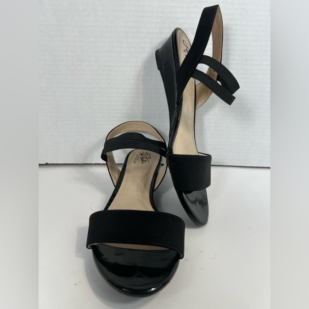 Life Stride YOLO Black Slingback Sandals Comfort Stretch Straps Womens 9.5